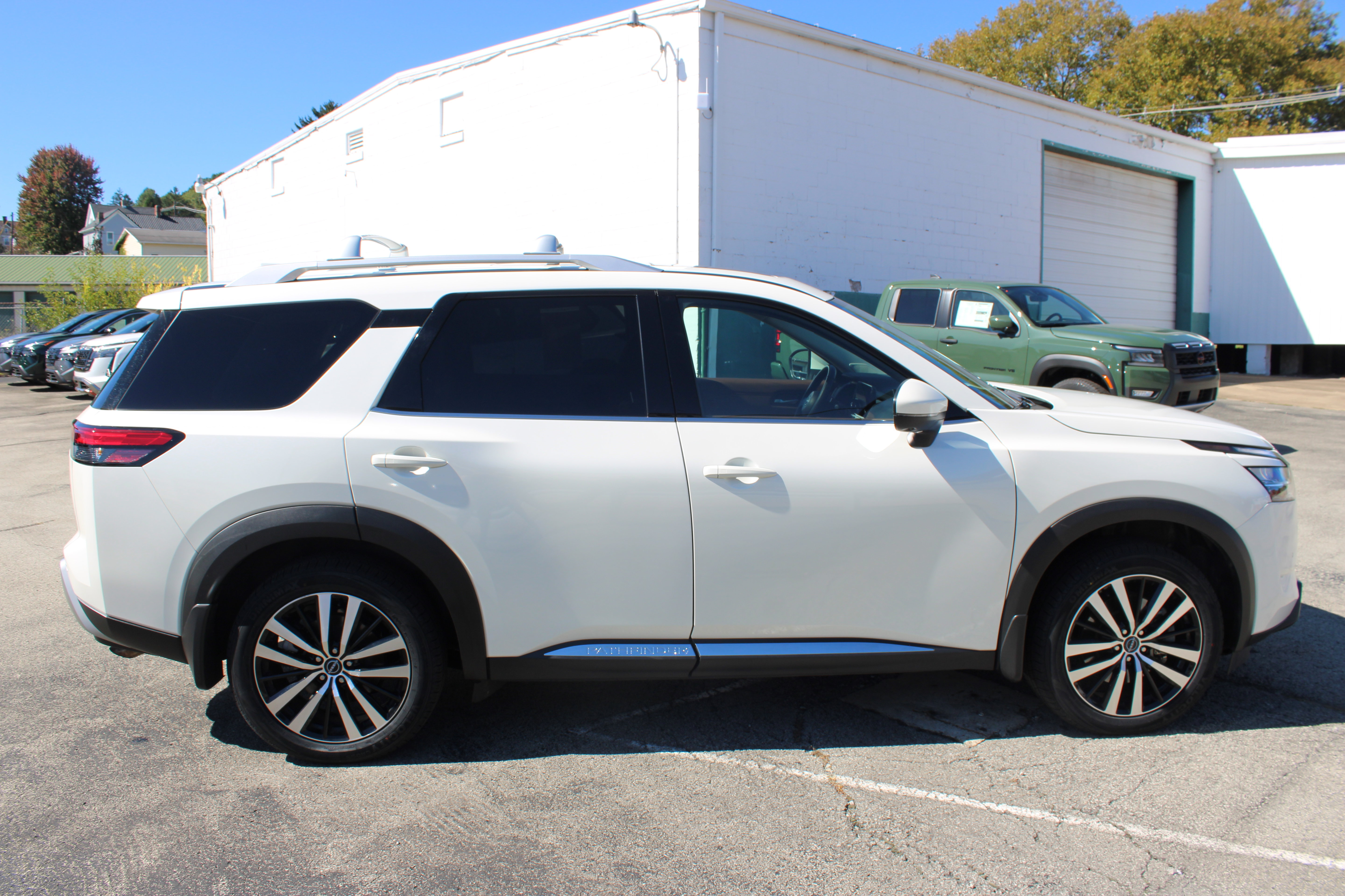 Certified 2024 Nissan Pathfinder Platinum AWD/4WD image 8