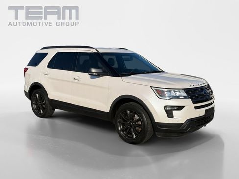 Used 2019 Ford Explorer XLT w/ Equipment Group 202A AWD/4WD image 1