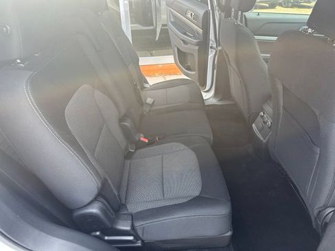 Used 2019 Ford Explorer XLT w/ Equipment Group 201A AWD/4WD image 13