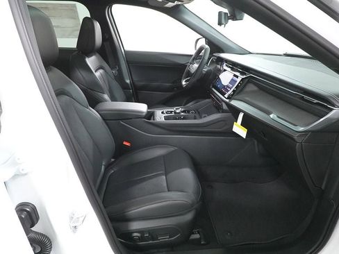 New 2026 Jeep Cherokee Overland w/ Advanced Pro Tech Group image 32