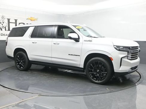 Used 2023 Chevrolet Suburban High Country AWD/4WD image 6