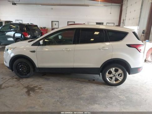 Used 2017 Ford Escape SE FWD image 9