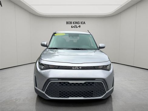 Used 2025 Kia Soul LX w/ LX Technology Package FWD image 8