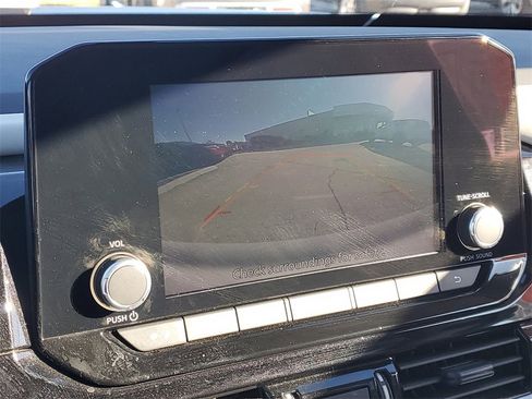 Used 2023 Nissan Pathfinder SV image 33