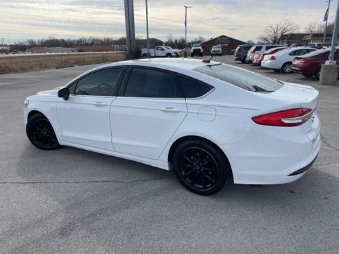 Used 2017 Ford Fusion SE w/ Fusion SE Technology Package image 6
