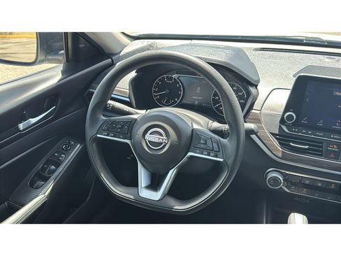 Used 2025 Nissan Altima 2.5 SV FWD image 24