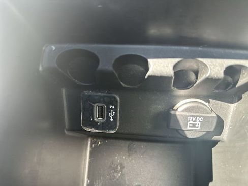 Used 2019 Jeep Cherokee Limited w/ Luxury Group AWD/4WD image 47