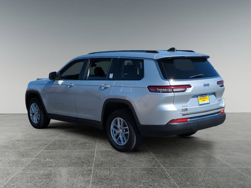 Used 2023 Jeep Grand Cherokee L Laredo image 3