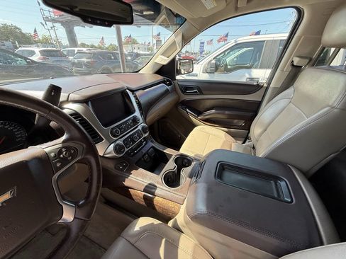Used 2015 Chevrolet Suburban LT image 8