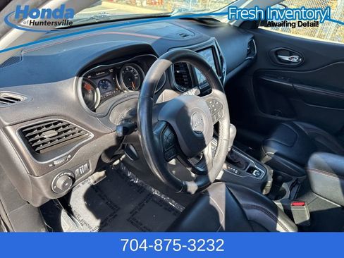 Used 2019 Jeep Cherokee Trailhawk w/ Cold Weather Group image 21