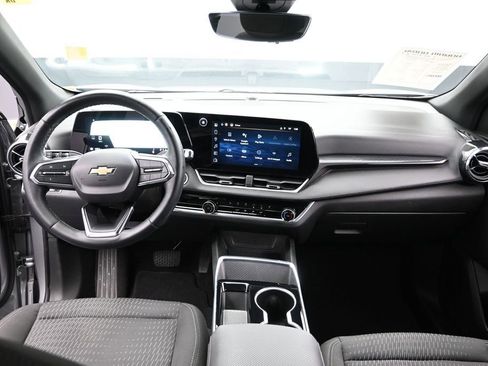Used 2025 Chevrolet Equinox LT w/ Safety and Technology Package FWD image 18