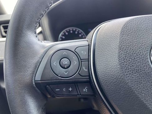 Used 2021 Toyota RAV4 XLE Premium image 18