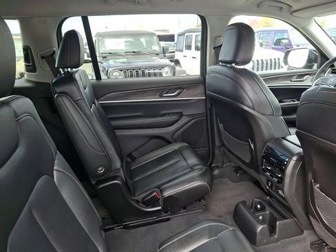 Used 2024 Jeep Grand Cherokee L Limited image 15