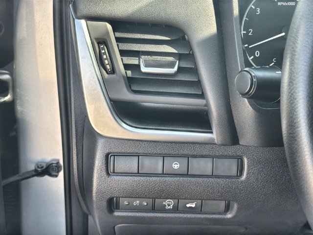 Used 2024 Nissan Rogue SV FWD image 17