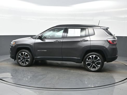 Used 2022 Jeep Compass Limited image 3
