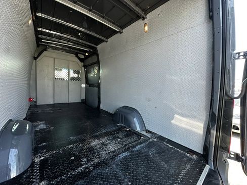 Used 2022 Mercedes-Benz Sprinter 2500 image 13