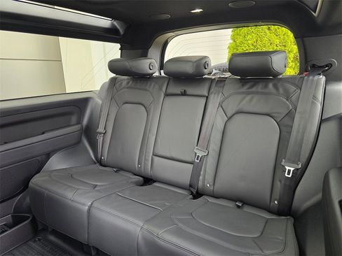 New 2025 Land Rover Defender 90 X-Dynamic SE image 23