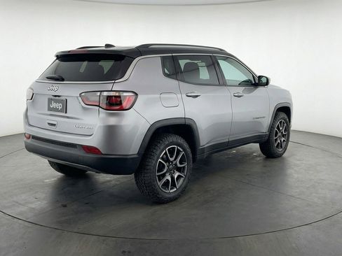 Used 2025 Jeep Compass Trailhawk AWD/4WD image 6