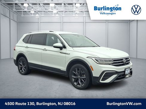 Certified 2022 Volkswagen Tiguan SE image 1