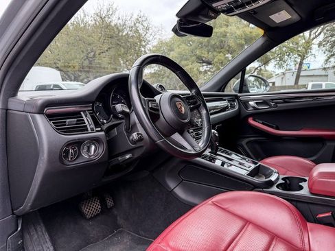 Used 2023 Porsche Macan Turbo image 8