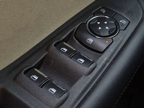 Used 2019 Ford Edge SE FWD image 16