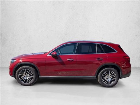Used 2025 Mercedes-Benz GLC 300 4MATIC image 9