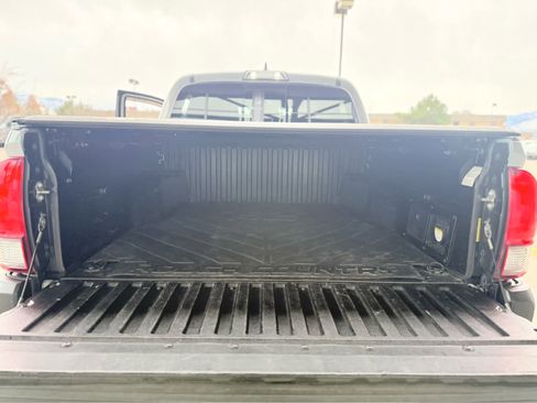 Used 2019 Toyota Tacoma TRD Off-Road image 35
