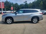 Used 2020 Toyota Highlander LE image 2