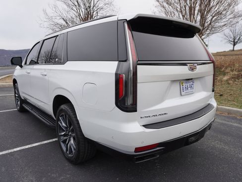 Used 2021 Cadillac Escalade ESV Sport w/ Driver Assist Tech Package image 10