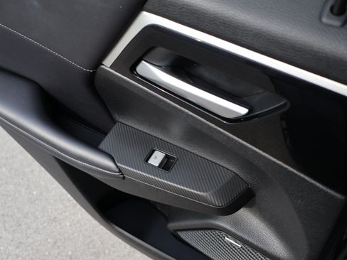 Used 2025 Mitsubishi Outlander SE FWD image 14
