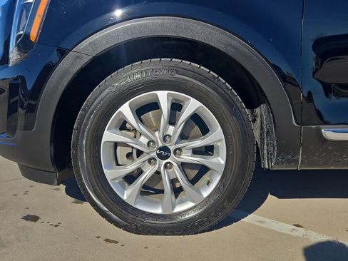 Certified 2022 Kia Telluride LX image 12