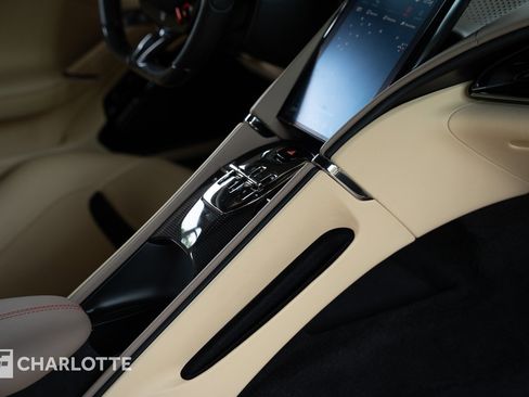 Used 2022 Ferrari Roma RWD image 37