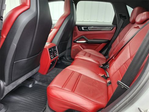 Used 2019 Porsche Cayenne Turbo image 14