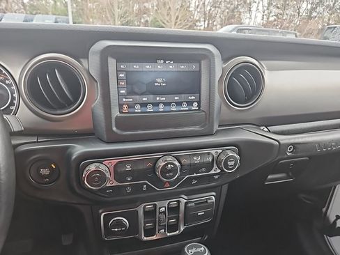 Used 2020 Jeep Wrangler Unlimited Sport S image 19