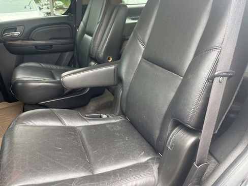 Used 2010 Cadillac Escalade Premium AWD/4WD image 15