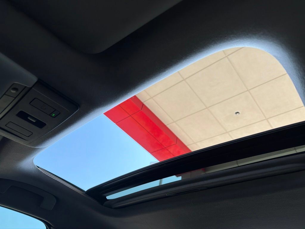 Used 2022 Nissan Sentra SR w/ SR Premium Package FWD image 35