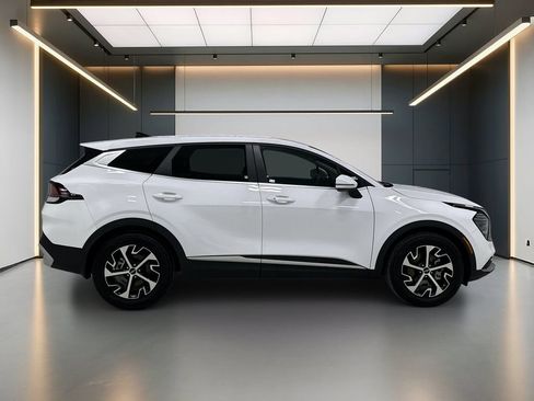 Used 2025 Kia Sportage EX FWD image 7