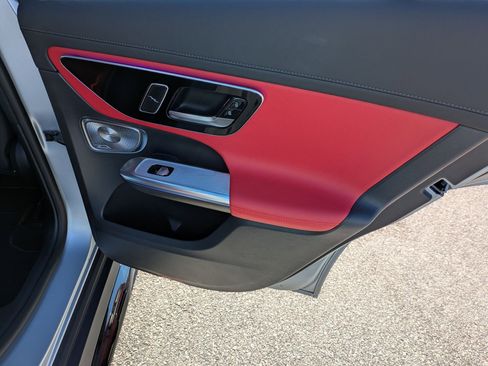 Used 2024 Mercedes-Benz GLC 43 AMG 4MATIC image 35