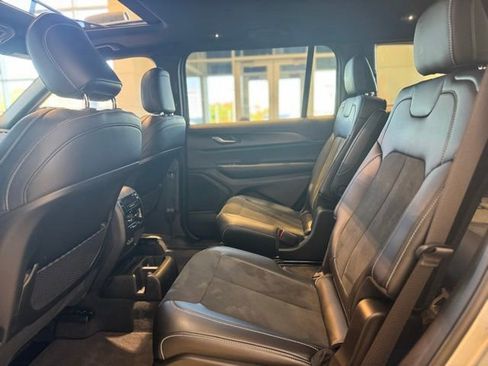 New 2025 Jeep Grand Cherokee L Altitude image 18