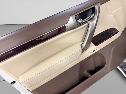 Used 2015 Lexus GX 460 w/ Premium Package AWD/4WD image 16