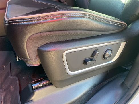 Used 2019 RAM 1500 Laramie image 26