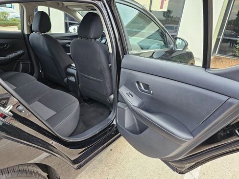 Used 2025 Nissan Sentra SV image 21