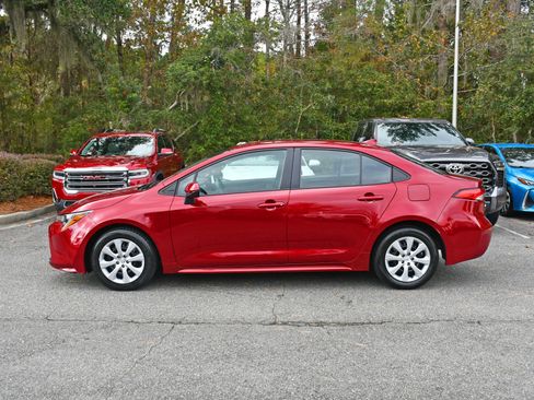 Used 2024 Toyota Corolla LE image 2