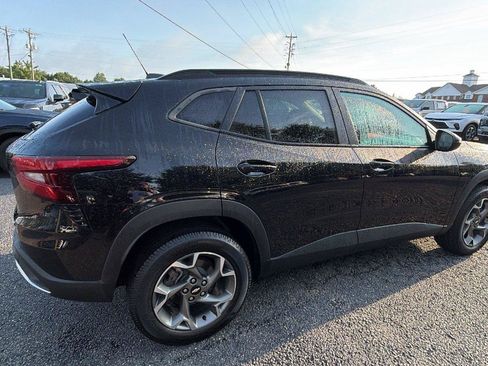 Used 2024 Chevrolet Trax LT w/ Driver Confidence Package FWD image 8