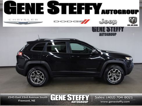 Used 2020 Jeep Cherokee Trailhawk w/ Cold Weather Group AWD/4WD image 1
