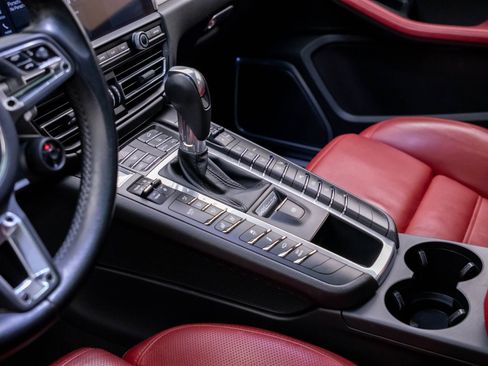 Certified 2021 Porsche Macan Turbo AWD/4WD image 13