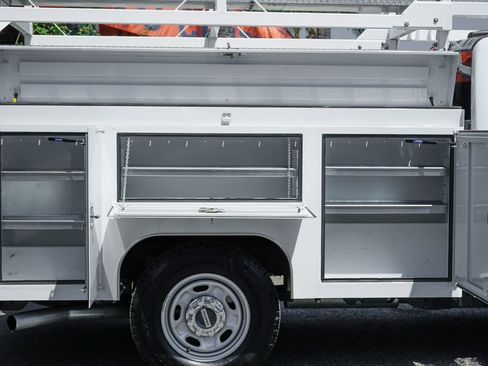 Used 2024 Ford F250 XL w/ XL Chrome Package image 10