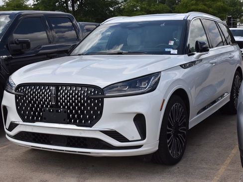 Used 2025 Lincoln Aviator Black Label AWD/4WD image 2