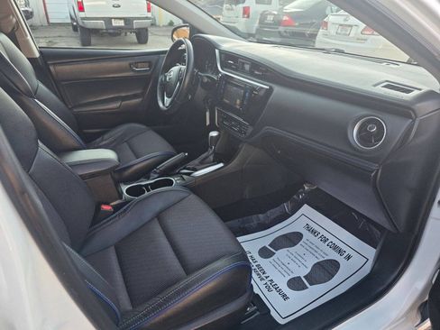 Used 2017 Toyota Corolla SE w/ Carpet Mat Package (TMS) FWD image 10
