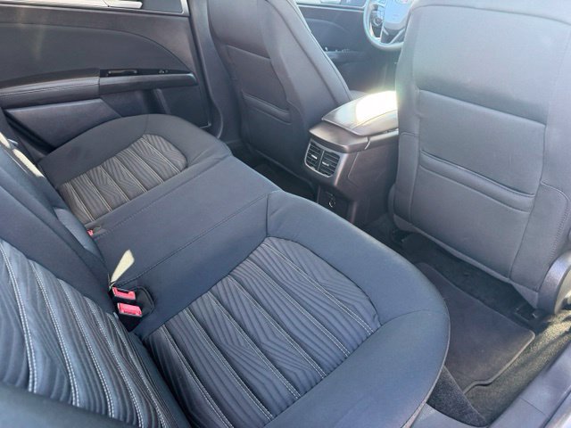 Used 2016 Ford Fusion SE FWD image 26